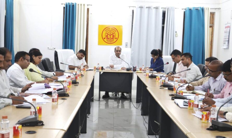 शासकीय योजनाओं की पत्रावलियों का निस्तारण प्राथमिकता के आधार पर किया जाये-जिलाधिकारी