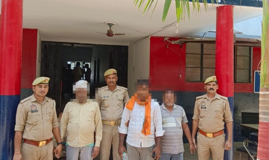 नौबस्ता ग्राम सभा में आज तक समुदायिक शौचालय और पंचायत भवन में लटकता