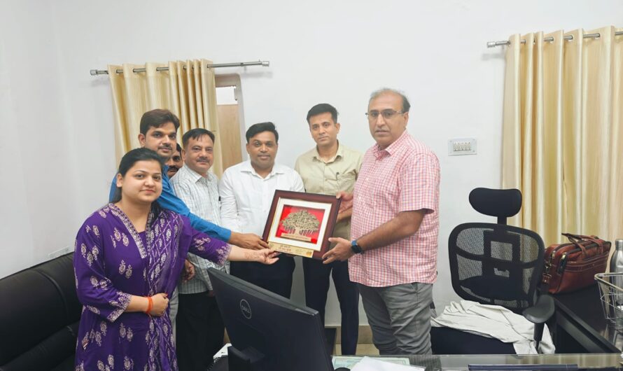 13 सूत्रीय मांगों पर जिला पंचायत राज अधिकारी सेवा संघ के अध्यक्ष रविशंकर द्विवेदी