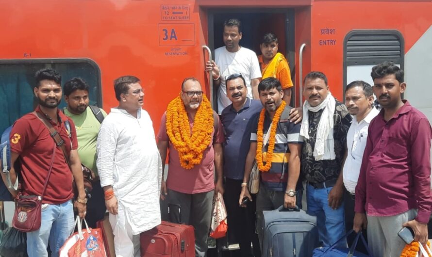 ब्रेकिंग प्रतापगढ़:      बाबा बर्फानी के दर्शन हेतु रवाना हुए जत्थे का